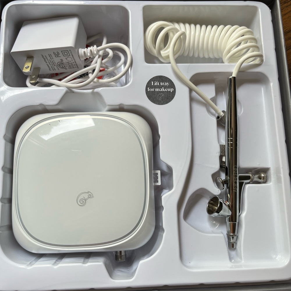 Aeroblend Airbrush Make Up System.